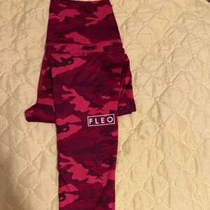 Fleo Red Camo Leggings